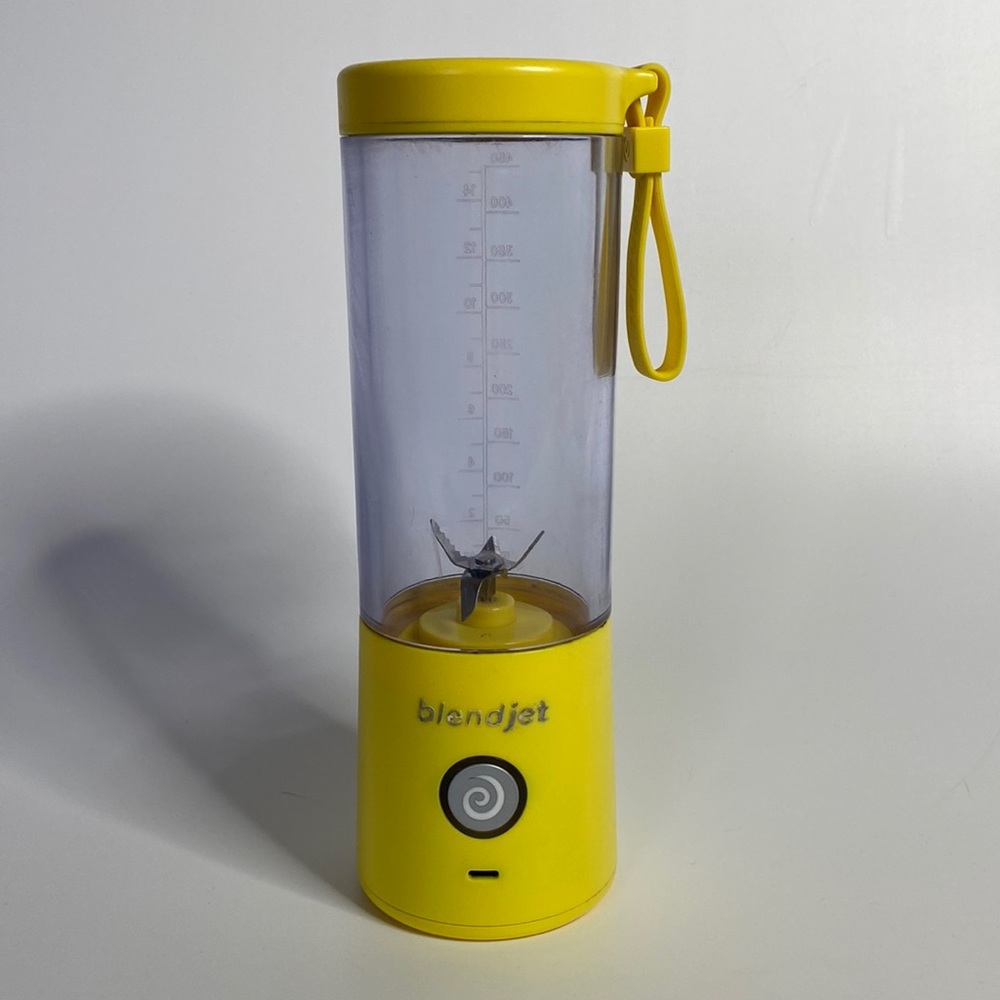 Blendjet 2 personal portable blender**COMES WITH CHARGING CORD**
